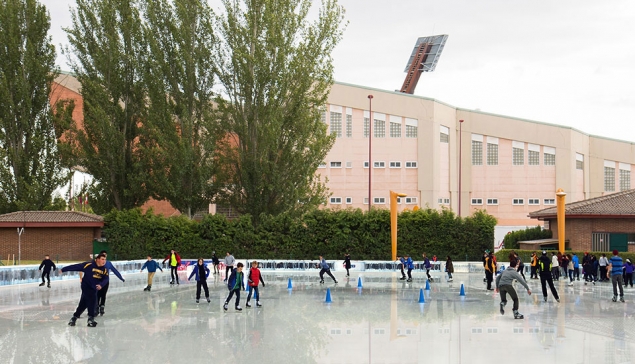 Las piscinas municipales abren para patinaje sobre hielo