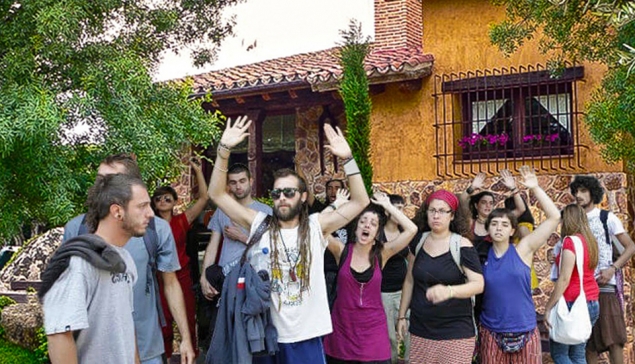 "Okupas" invaden de madrugada el chalet de Pablo Iglesias «por koherencia»