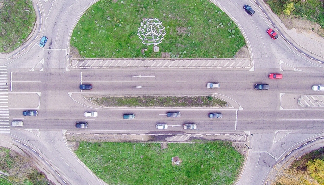 Rotondas con semáforos ponen fin a los semáforos en la ronda Este