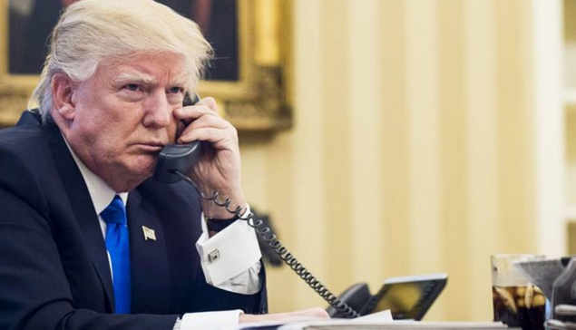 Trump telefonea a Silván interesado por las obras de la «plaza del grano en el culo»